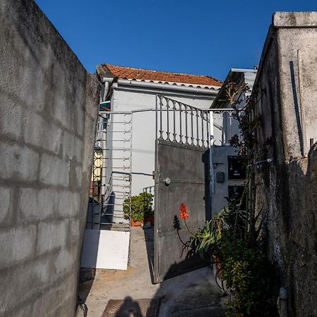 House On A Rustic Island At Campanha Trainstation Apartamento Porto Exterior foto